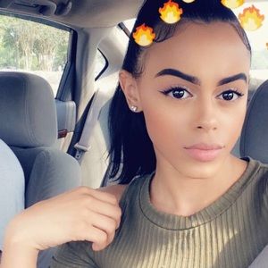 Meet your Posher, Alexis